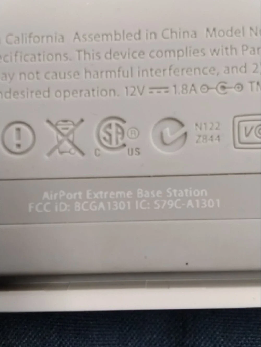 Apple White Network Hub Router with Ethernet Ports
